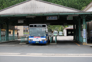 終点「周山」